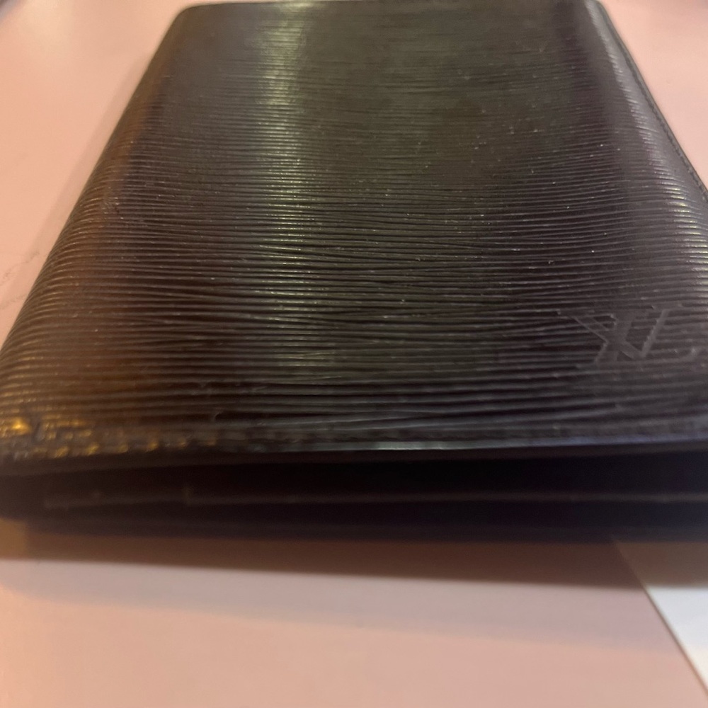 Louis Vuitton Black Wallet Epi Leather Wallet
LV bifold wallet LV cardholder - Picture 8 of 11